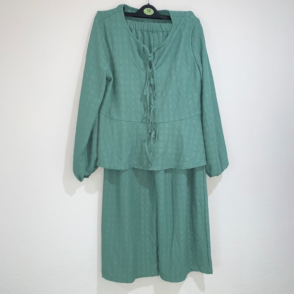 Cupshe green blouse and matching pants set size medium new with tags